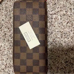 Louis Vuitton Zippy Wallet